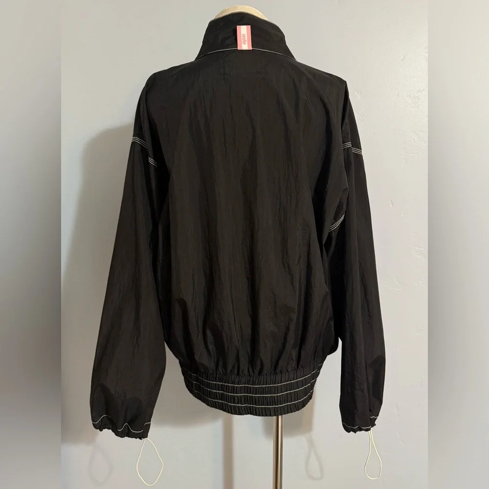 AYDA Chic Black Windbreaker - Picture 4 of 7